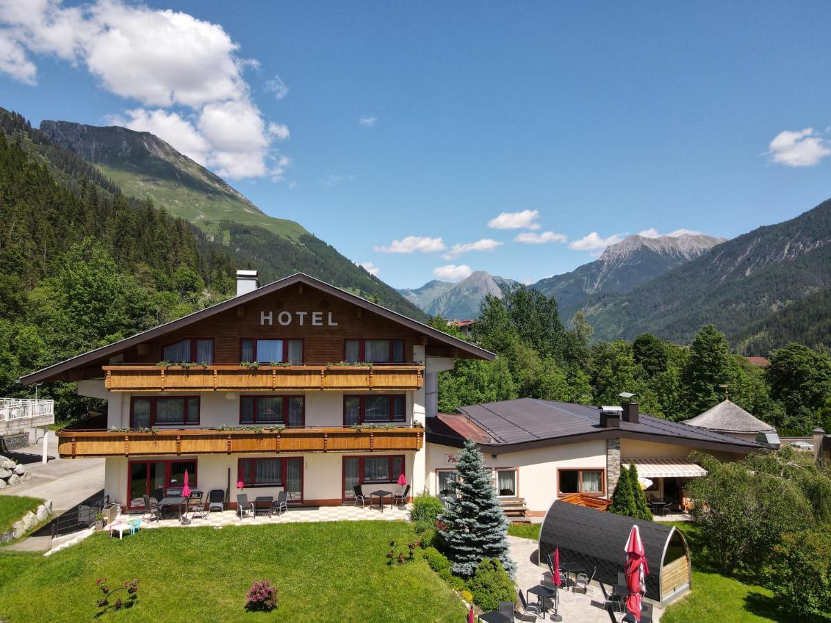 Hotel Panorama Elbigenalp Exterior photo