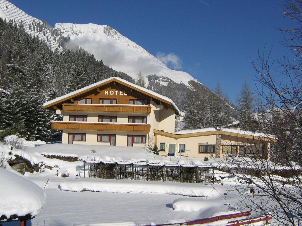 Hotel Panorama Elbigenalp Exterior photo