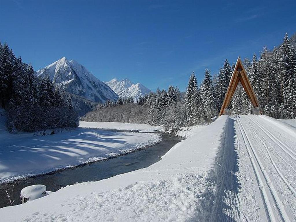 Hotel Panorama Elbigenalp Exterior photo